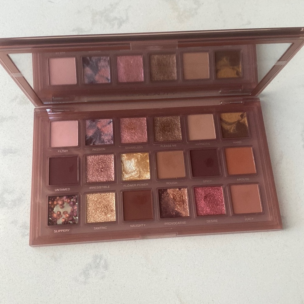 Huda Beauty Naughty Nude Eyeshadow Palette